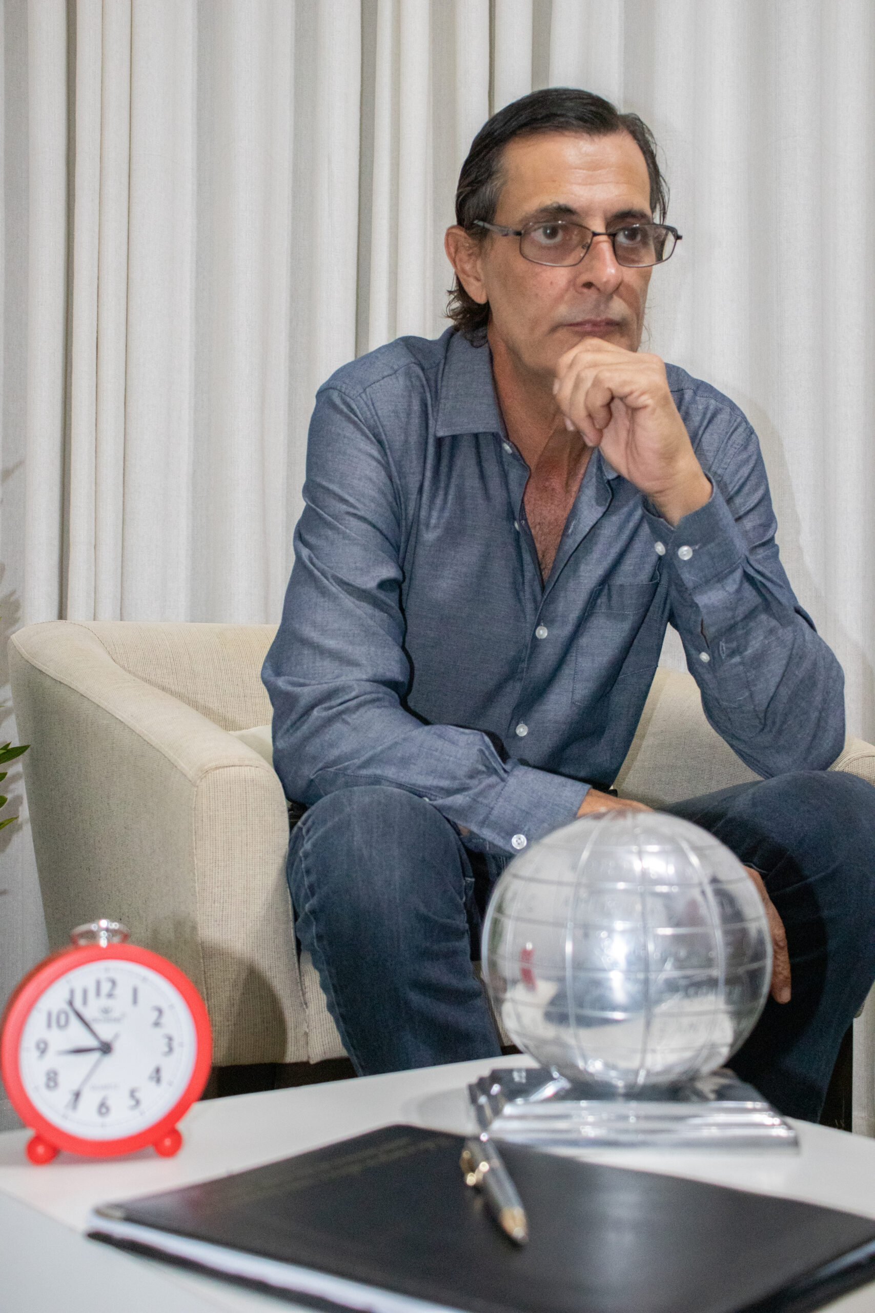 Dr. Clovis Condiceelli durante atendimento